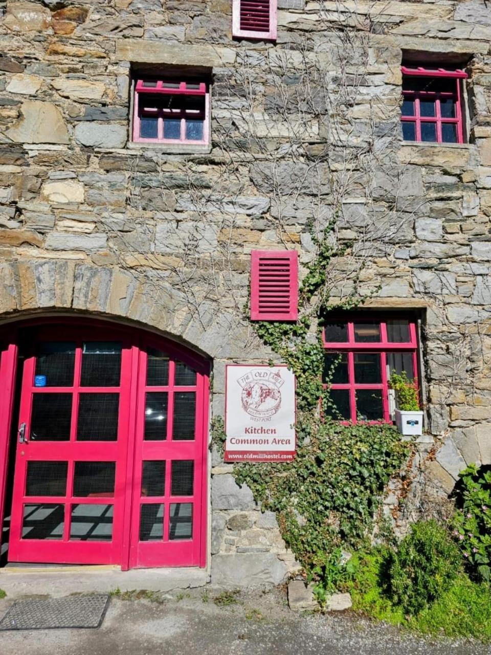 Old Mill Holiday Hostel Westport Buitenkant foto